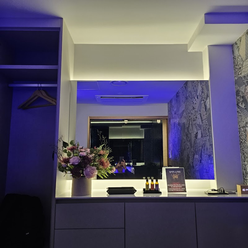 Moclock — deep cleansing scalp scrub | Head Spa in Gangnam, Seoul