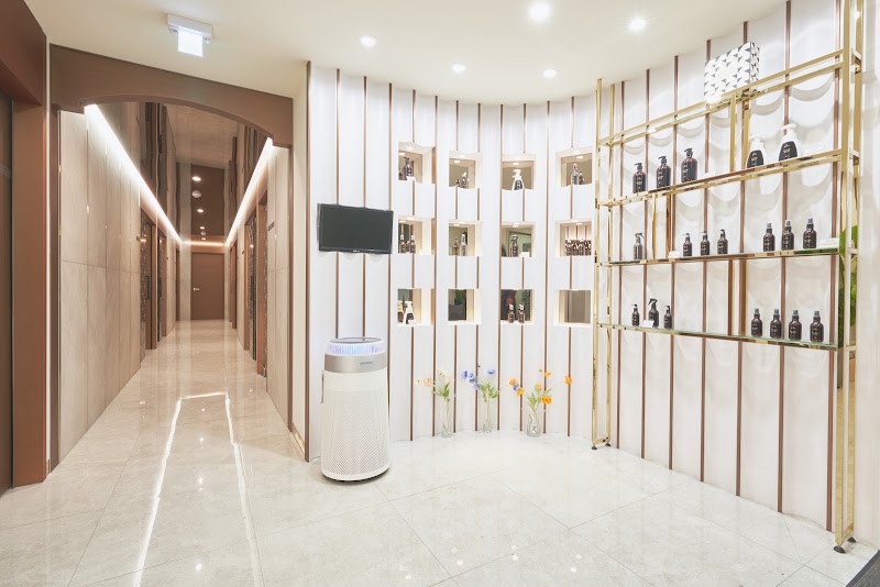 Moclock — scalp massage & oil treatment | Head Spa in Gangnam, Seoul