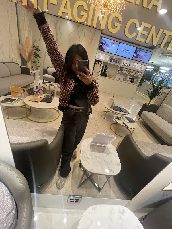 Glovi G-Thera Anti-Aging Clinic — skin analysis & treatment area | Skin Clinic in Gangnam, Seoul